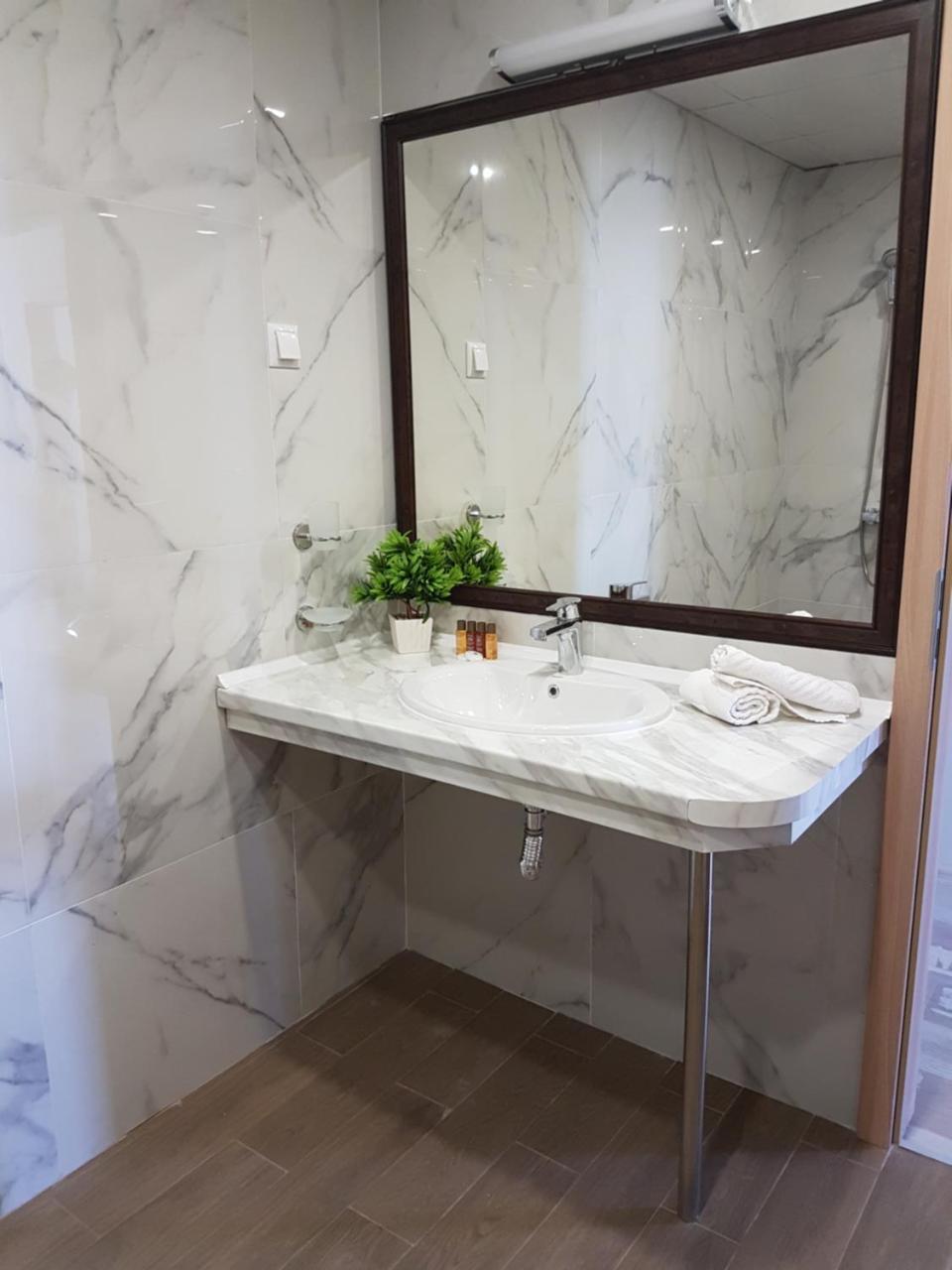 Pangsapuri 70 m² dengan 1 bilik tidur dan 1 bilik mandi peribadi di Lozenets Luaran gambar